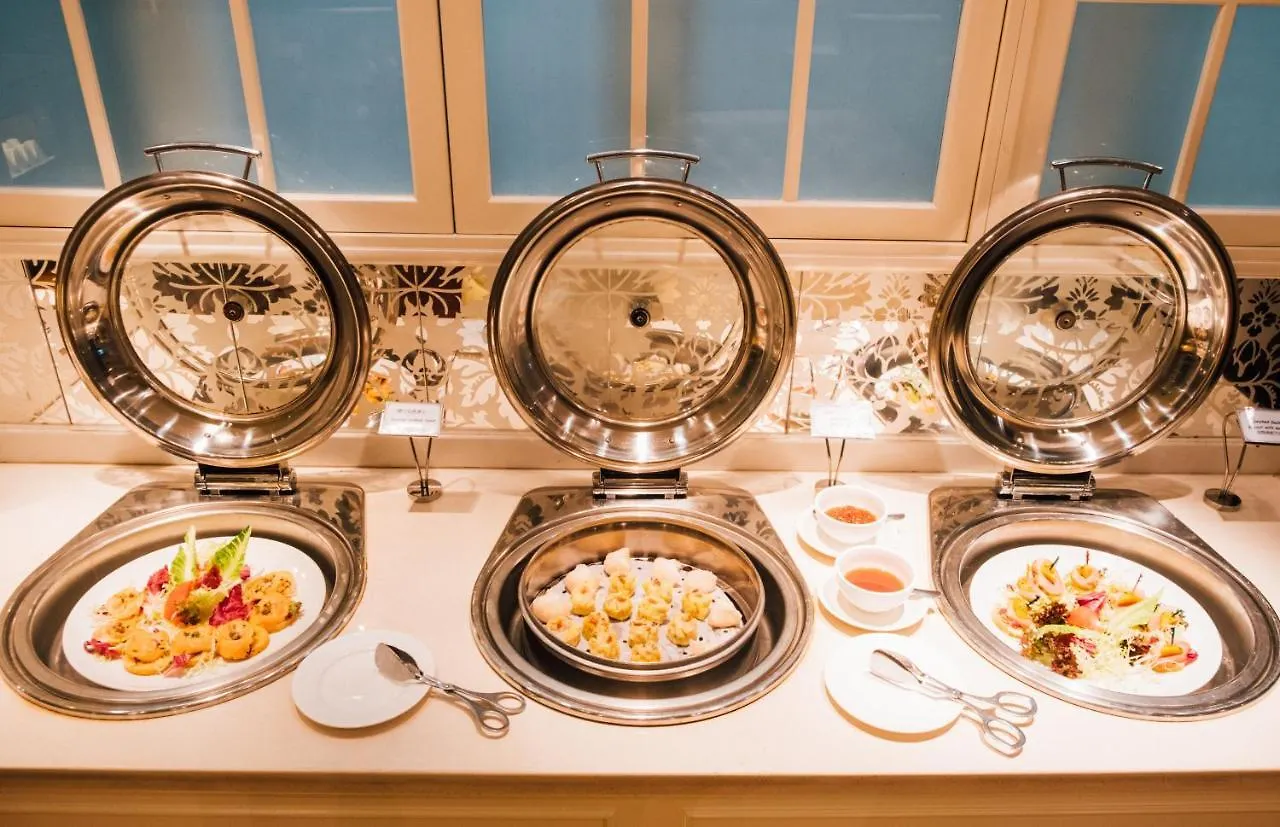 Empire Hotel Hong Kong - Wan Chai 4*,