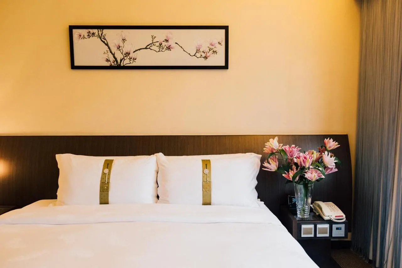 Empire Hotel Hong Kong - Wan Chai 4*,